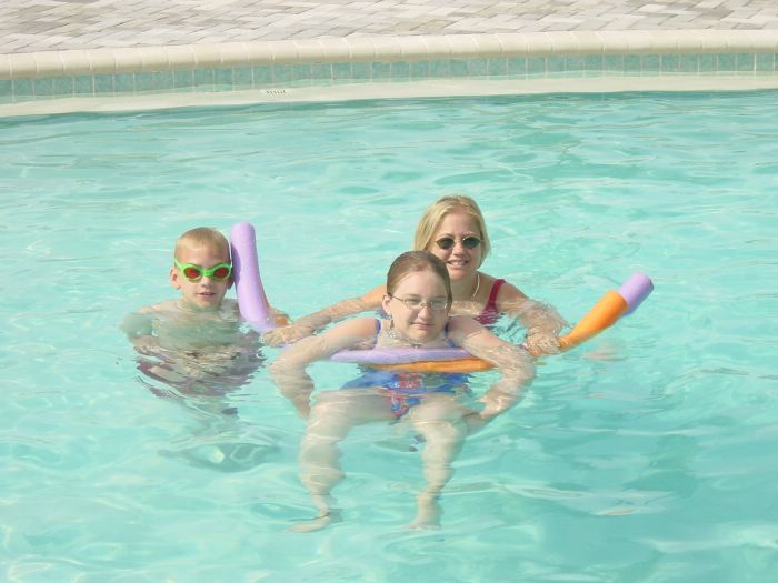 Kids and Mom in Shoe Print pool