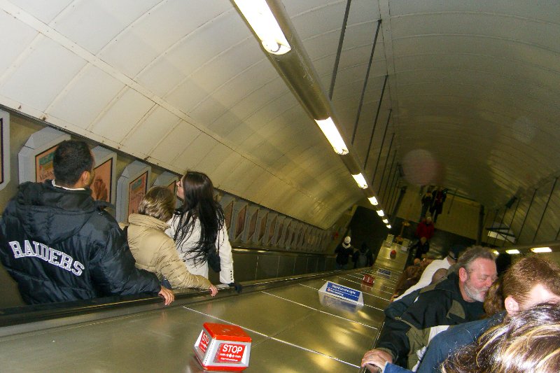 London040106-1823.jpg - Holborn Station