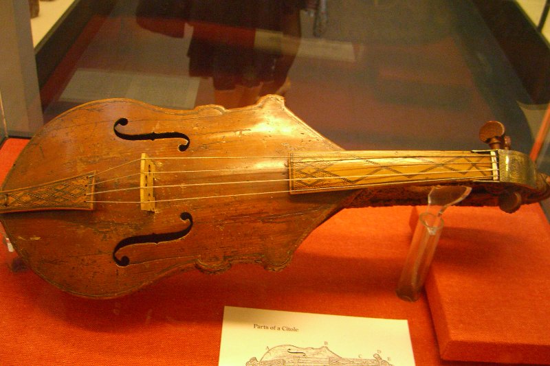 London040106-1876.jpg - Warwick Castle Citole. Medieval, about AD 1280-1330England