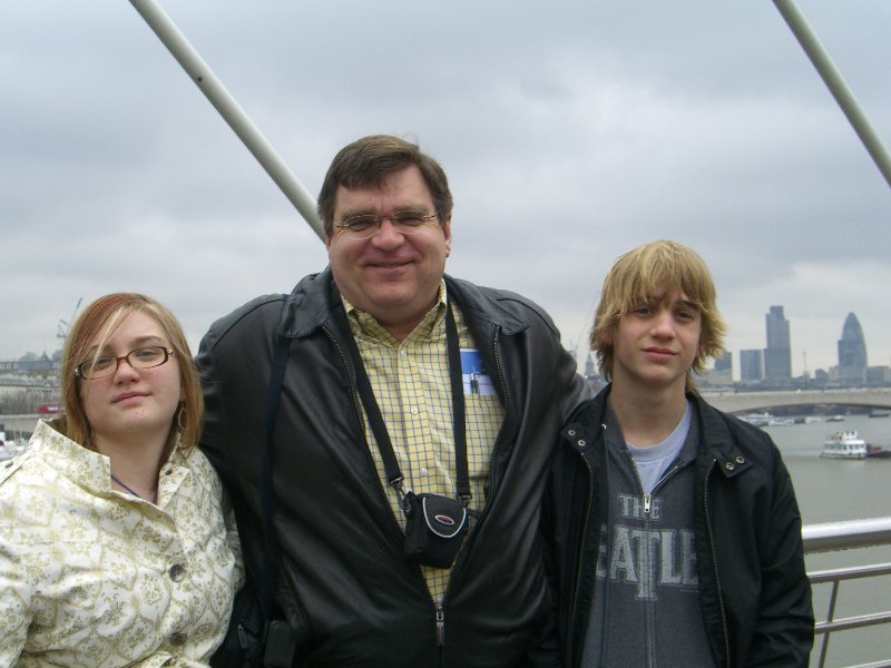CIMG1710.jpg - Looking North East on the Golden Jubilee Bridges.