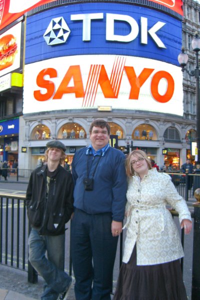 CIMG1989.jpg - Picadilly Circus