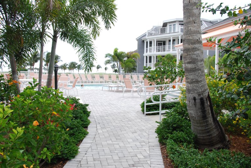 DSC_0105.JPG - Shoeprint Pool