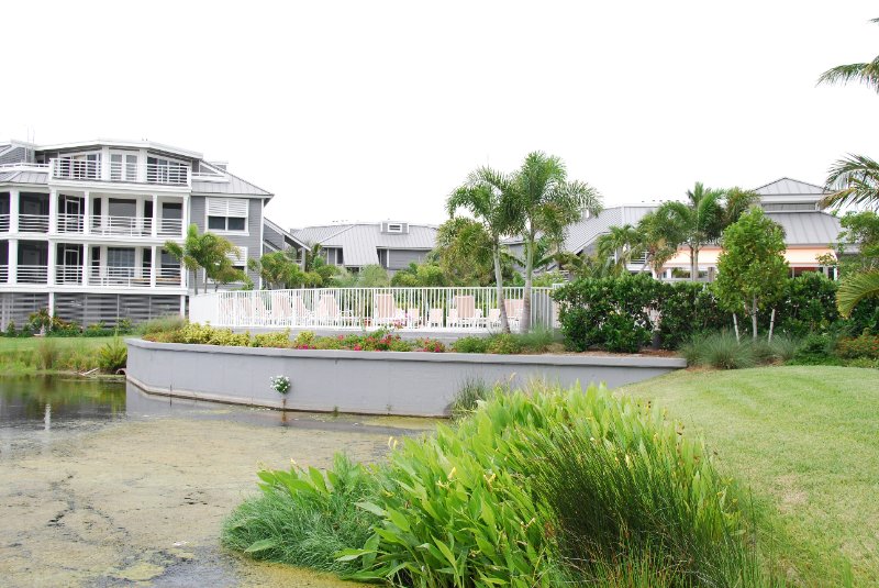 DSC_0106.JPG - Shoeprint Pool