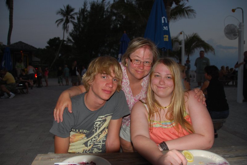 DSC_0745.JPG - Beachside at the Mucky Duck