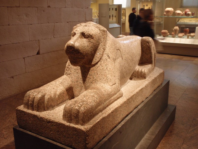 P2160007.JPG - Recumbent Lion