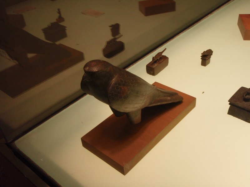 P2160016.JPG - Objects of the Macedonian and Ptolemaic Periods. Bronze sculptures: falcon, cat.