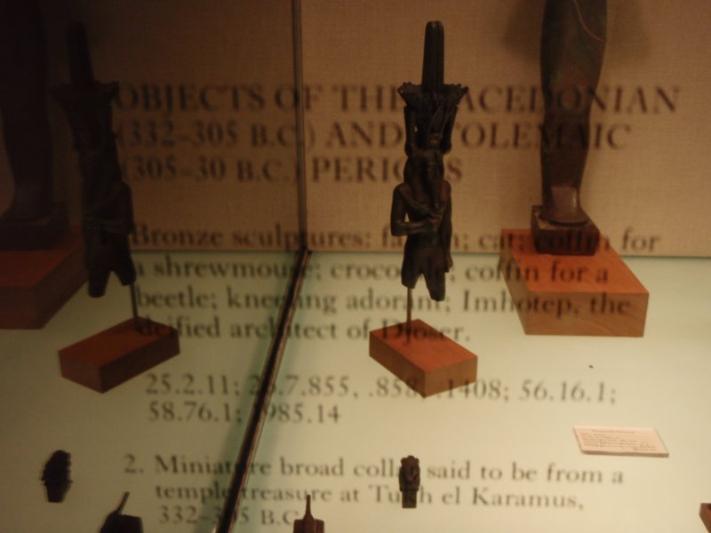 P2160018.JPG - Objects of the Macedonian and Ptolemaic Periods. Bronze sculptures: falcon, cat.