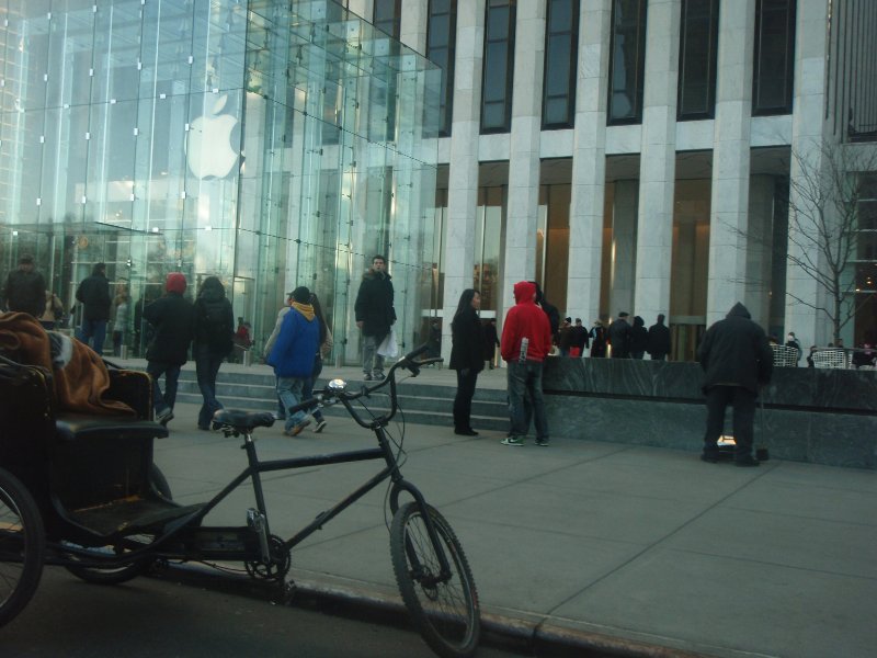 P2160167.JPG - 5th Avenue-Apple Store