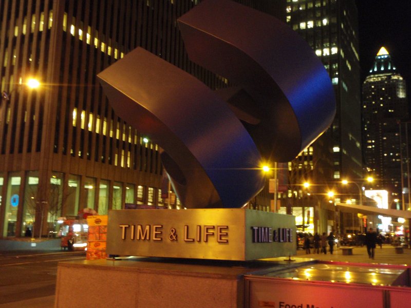 P2160198.JPG - Walking Down Ave of Americas -Time & Life