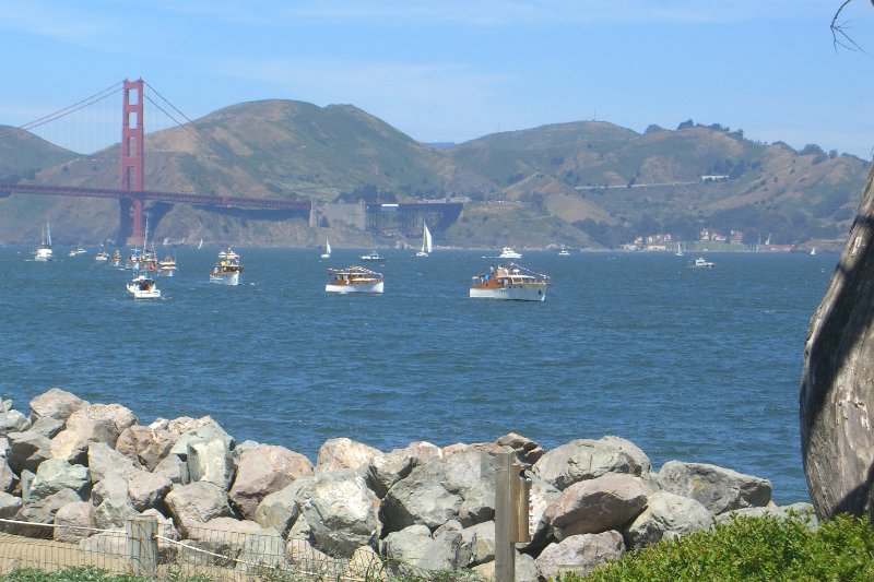 CIMG6445.JPG - Floatilla on the Bay