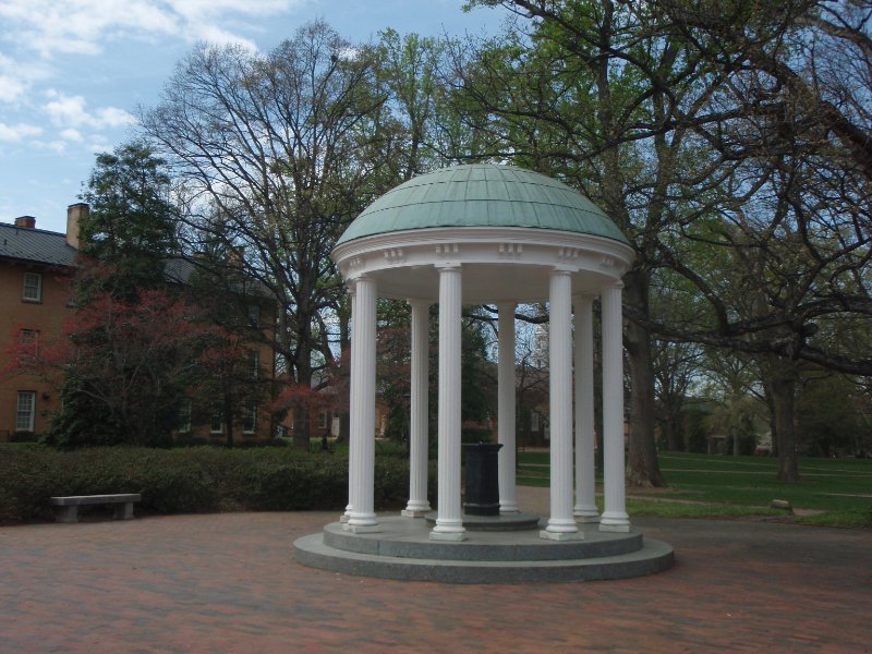 P4020123.JPG - Old Well, Old West (background left)