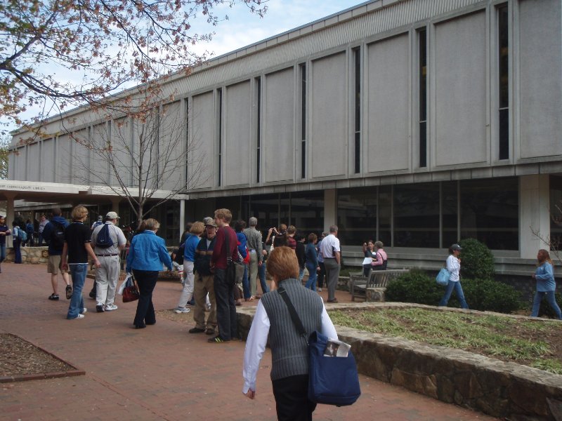 P4020139.JPG - Undergraduate Library