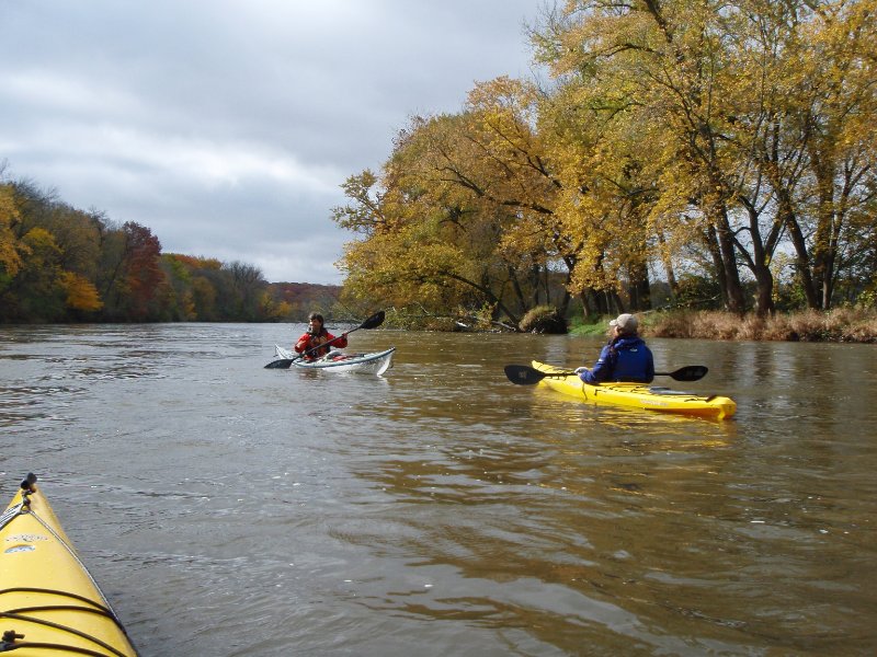 PA240004.jpg - Alec, our guide, getting everyone set to paddle downstream (current ~4mph)