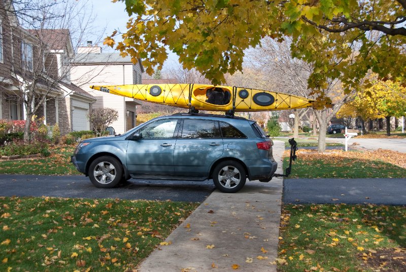 KankakeeRiver110109-9810.jpg - Loading up our kayaks for trip to the Kankakee River