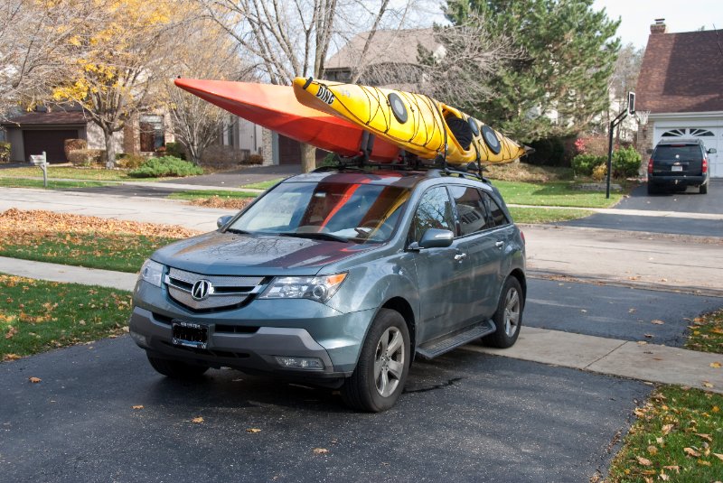 KankakeeRiver110109-9812.jpg - Loading up our kayaks for trip to the Kankakee River