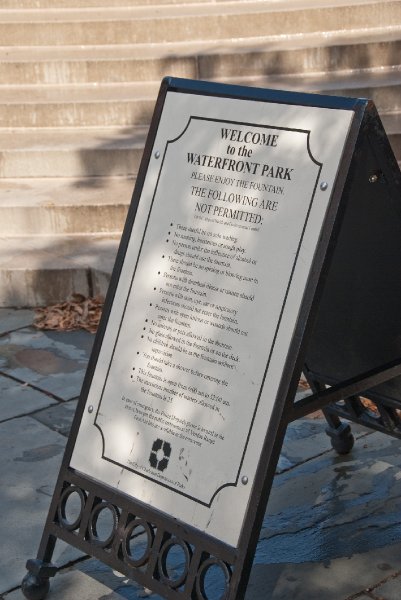 Charleston100309-9653.jpg - Welcome to the Charleston Waterfront Park