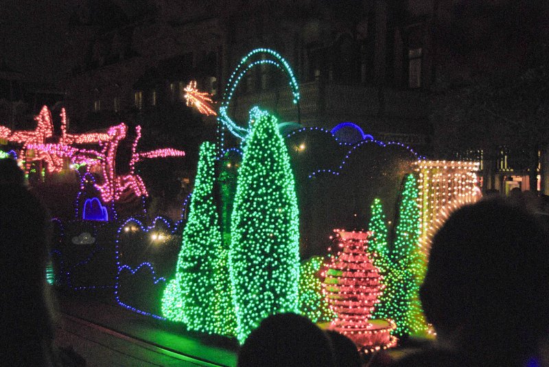 DisneyWorld022709-3409.jpg - Magic Kingdom - "Spectromagic" - Evening Parade