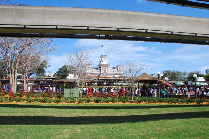 DisneyWorld022709-2876.jpg - Walking from the Monorail station to the entrance of the Magic Kingdom