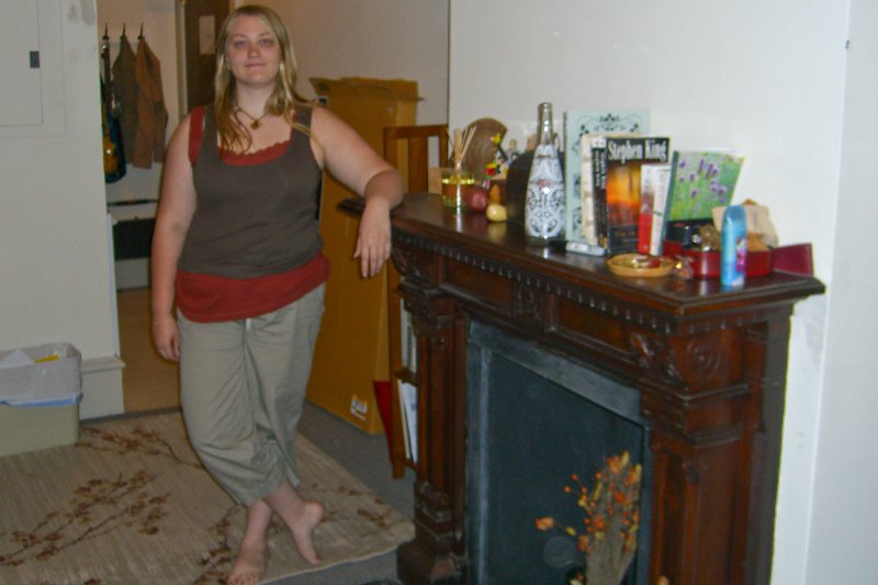 LizRISD090809-1904.jpg - Liz Move's Into Dwight House, Fall 2009 Jr Year at RISD