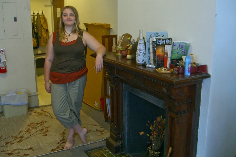 LizRISD090809-1905.jpg - Liz Move's Into Dwight House, Fall 2009 Jr Year at RISD