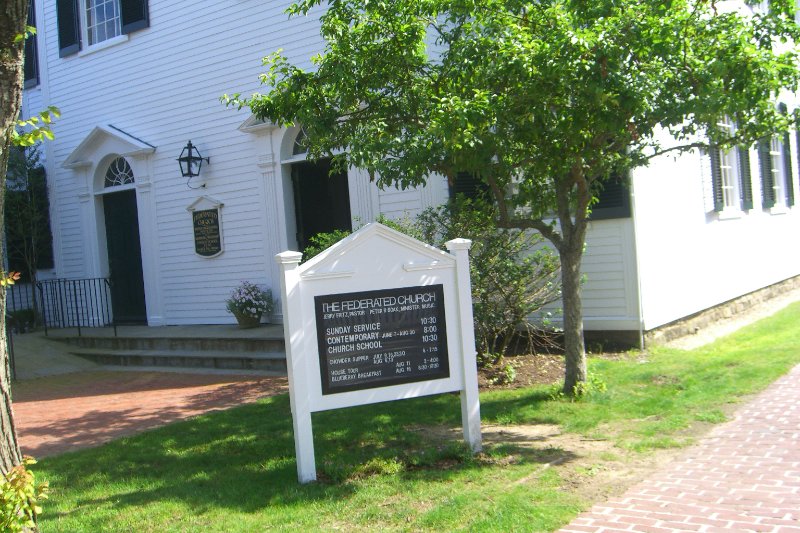 CIMG1736.jpg - Bikeride to Edgartown. Edgartown. Federated Church.