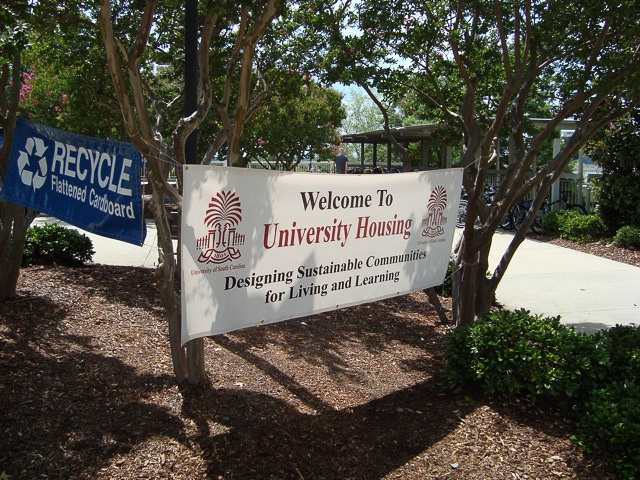 MikeUSCMoveInDay081509-4.jpg - Mike moves into Bates West residence hall at University of South Carolina