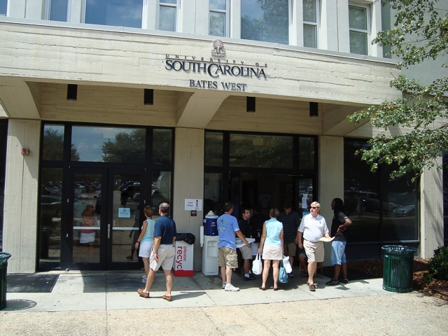 MikeUSCMoveInDay081509-6.jpg - Mike moves into Bates West residence hall at University of South Carolina