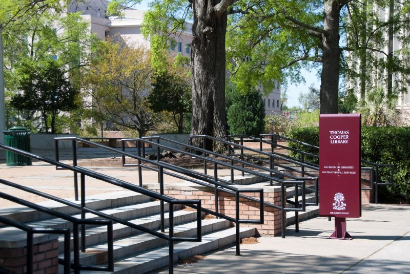 USC040409-4566.jpg - Thomas Cooper Library