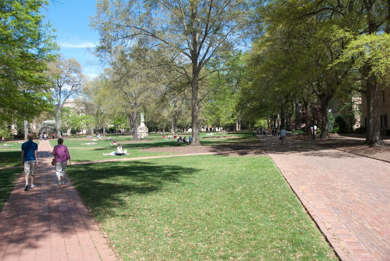 USC040409-4620.jpg - USC Horseshoe