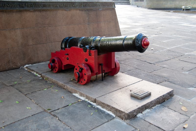 Sydney090209-9163.jpg - The "Sirius" cannon, Macquarie Place