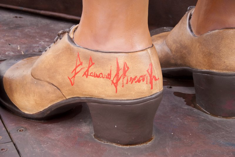 Chicago042809-5775.jpg - Pioneer Court - "God Bless America" by J Seward Johnson