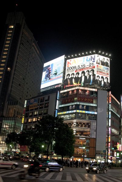 Tokyo051109-6375.jpg - Shibuya crossing