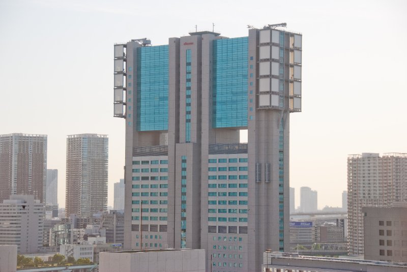 Tokyo051109-6447.jpg - NTT docomo building, Shinagawa