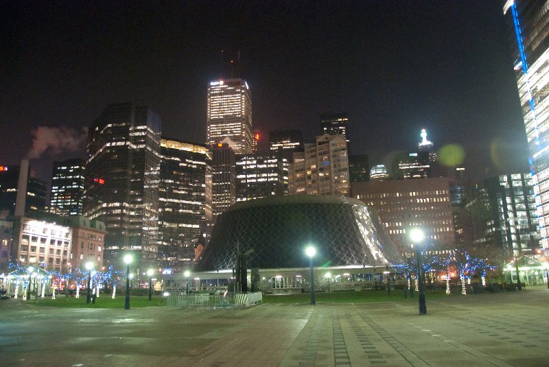 DSC_0458nn.jpg - Roy Thomson Hall, view from Metro Hall Park