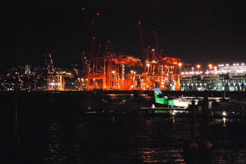 Vancouver020309-2708.jpg - Walk along Coal Harbour waterfront