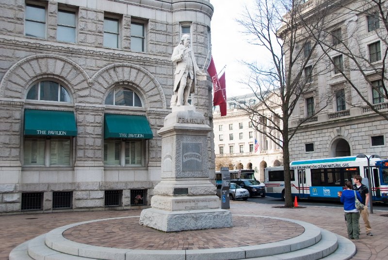 WashDC032709-4147.jpg - Statue of Benjamin Franklin