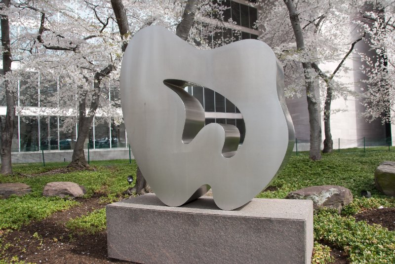 WashDC032709-4286.jpg - Oriforme, by Jean Arp, 1962/1977