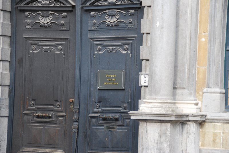 Bruge021710-1634.jpg - Burg Square: Provost's House. "Diensten van de gouverneur / Services of the Governor"