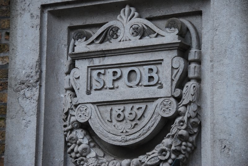 Bruge021710-1667.jpg - Courtyard leading up to the Groeninge Museum SPOB 1867 Swan