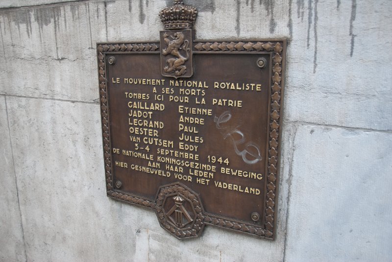 Brussels021410-1111.jpg - Le Mouvement National Royaliste a ses Morts Tombes ici Pour La Patrie / The Royal National Movement has its Dead Tombs Here For The Fatherland, GAILLARD Etienne, JADOT Andre, LEGRAND Paul, OESTER Jules, Van CUTSEM Eddy, 3-4 Septembre 1944. De Nationale Koningsgezinde Beweging aan Haar Leden Hier Gesneuveld Voor Het Vaderland / The royalist National Movement for Its Members Killed In The Motherland