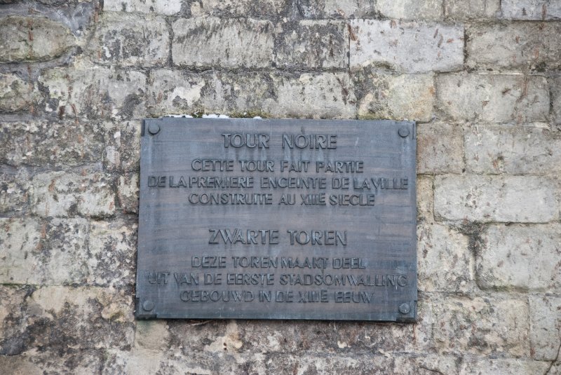 Brussels021510-1217.jpg - Tour Noire / Black Tower.  Cette tour fait partie de la premiere enceinte de la ville. Construite au XIIIe Siecle.