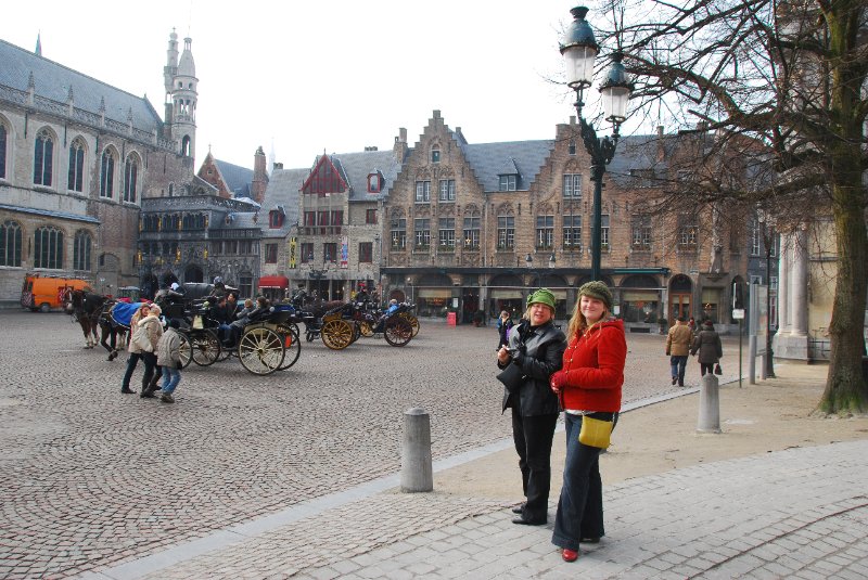 Bruge021710-1629.jpg - The Burg Square. City Hall / Stadhuis (left edge), Basilica of the Holy Blood / Heilig-Bloedbasiliek  (corner)