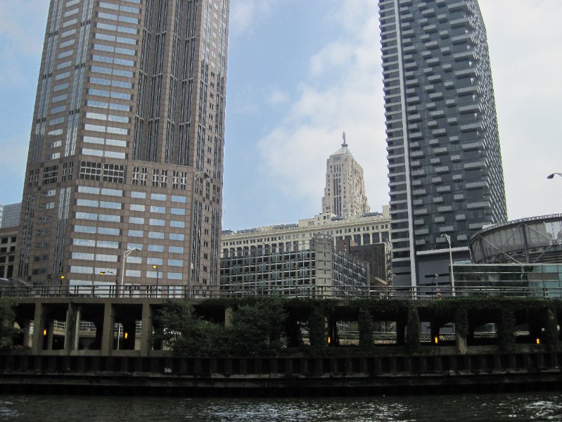 IMG_1811.jpg - the statue of Ceres atop the Chicago Board of Trade building. 311 South Wacker Drive ()left), 235 West Van Buren (right)