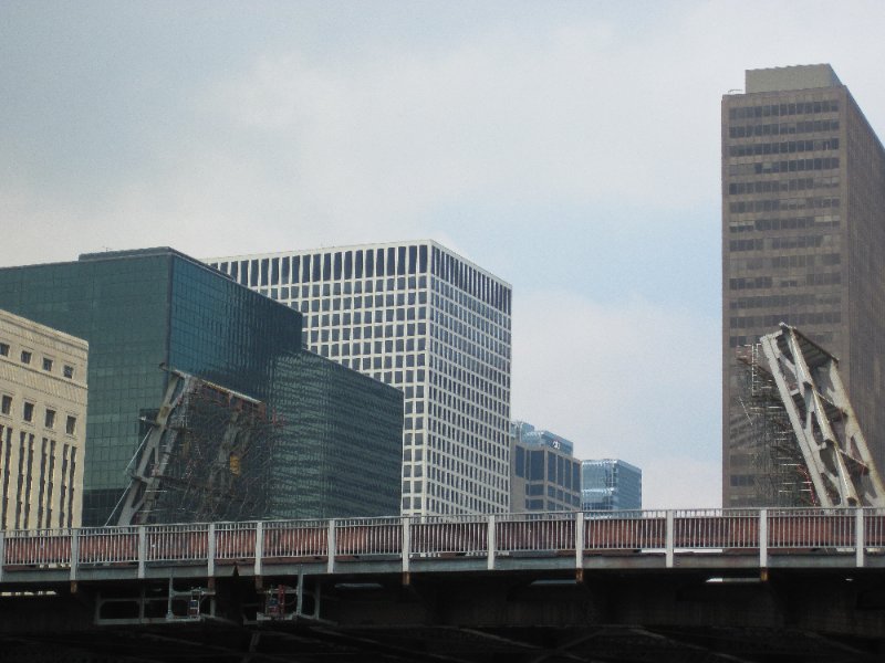 IMG_1820.jpg - Congress Parkway Bridge. 300 South Riverside Plaza (left curved). 300 South Wacker Drive (right, brown))