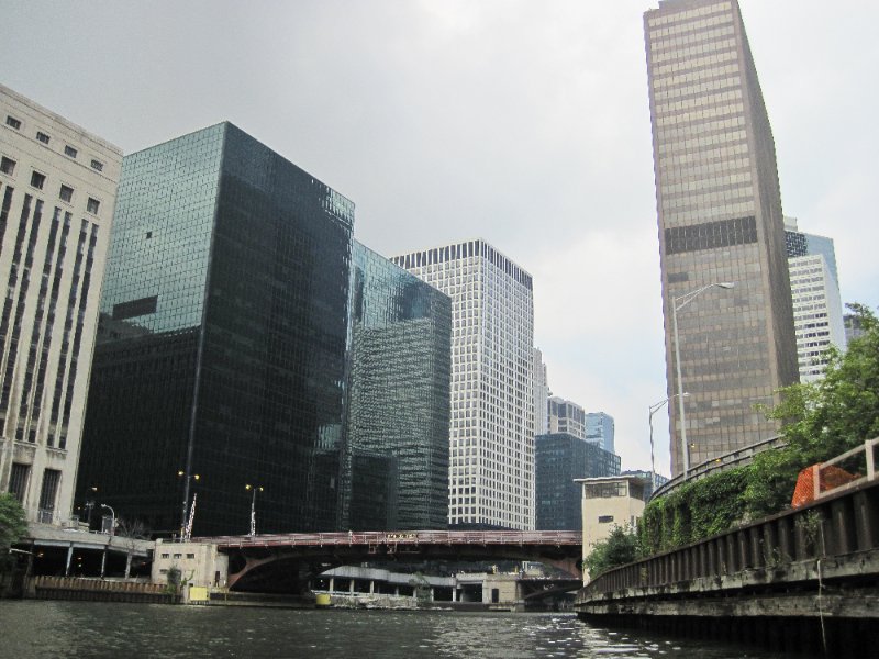 IMG_1825.jpg - North to Van Buren St Bridge. 300 South Riverside Plaza (left curved). Union Station (White, black), 300 South Wacker Drive (right, brown))