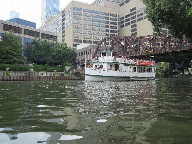 IMG_1782.jpg - Chicago Little Lady tour boat at Kinzie St Bridge