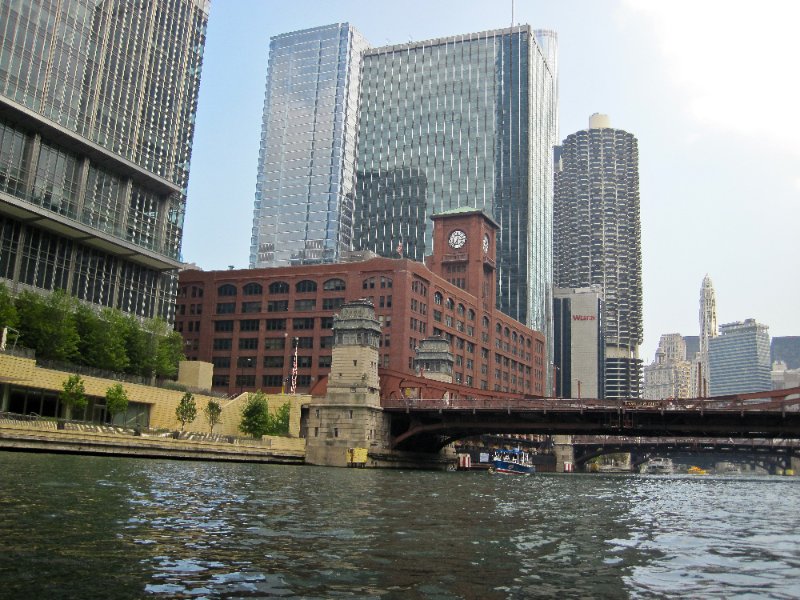 IMG_1843.jpg - 300 North LaSalle (left edge), Reid-Murdoch Center, 321 North Clark, Marina Tower
