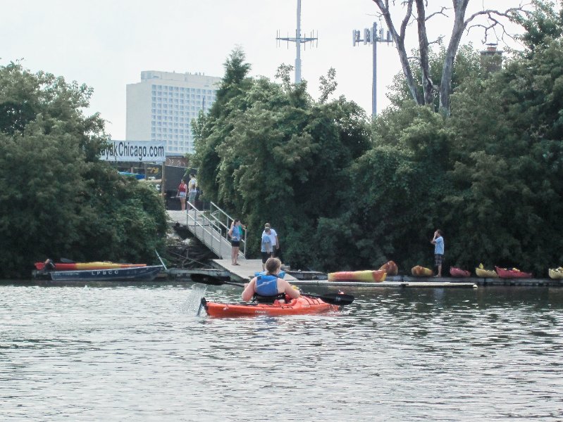 IMG_1865.jpg - KayakChicago.com boat ramp