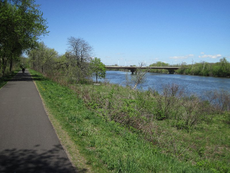 IMG_0384.jpg - Heading North along the Fox River, Fabyan Parkway Bridge (background)