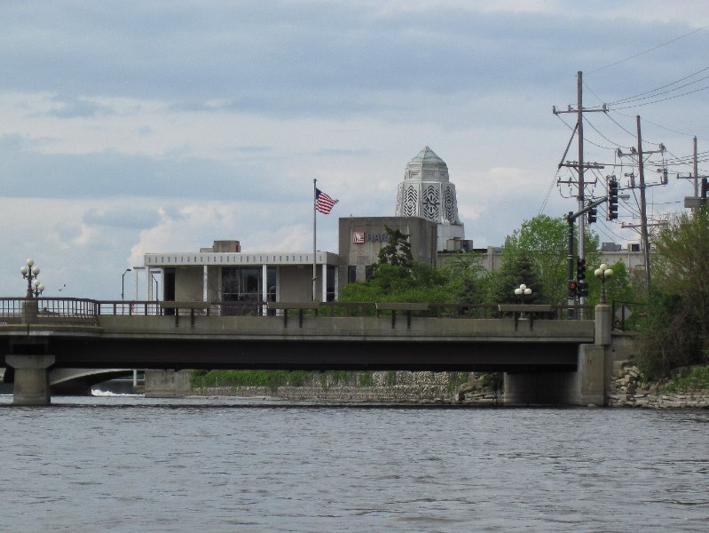 FoxRiverKayak050210-0526.jpg - Harris Bank, St Charles Municipal Building (right). View looking North at the Illinois Ave bridge